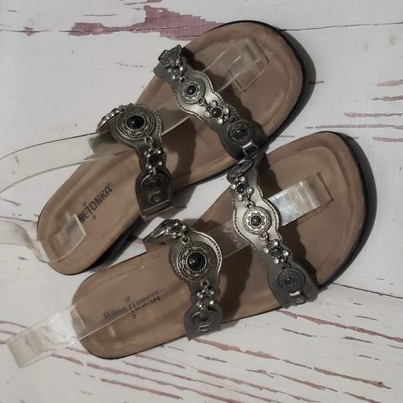 Minnetonka 8 gray silver metal beads sandals - Picture 2 of 6